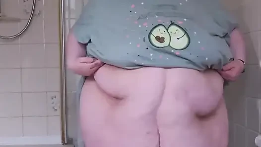 Ssbbw tanrıça ile banyoda göbek oyunu