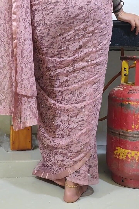 Saree kalça basını göbek romantizmi