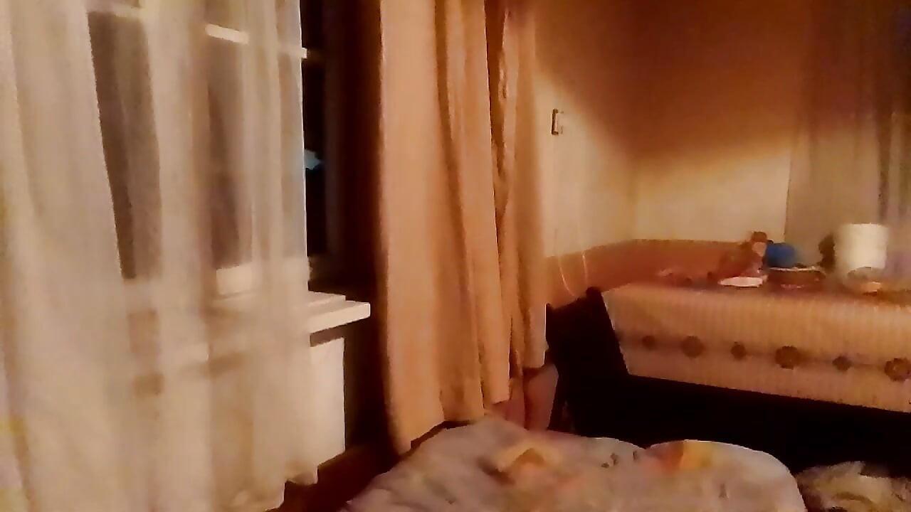 Siyah file eldivenlerle geceleri göğüslerime masaj yapıyorum