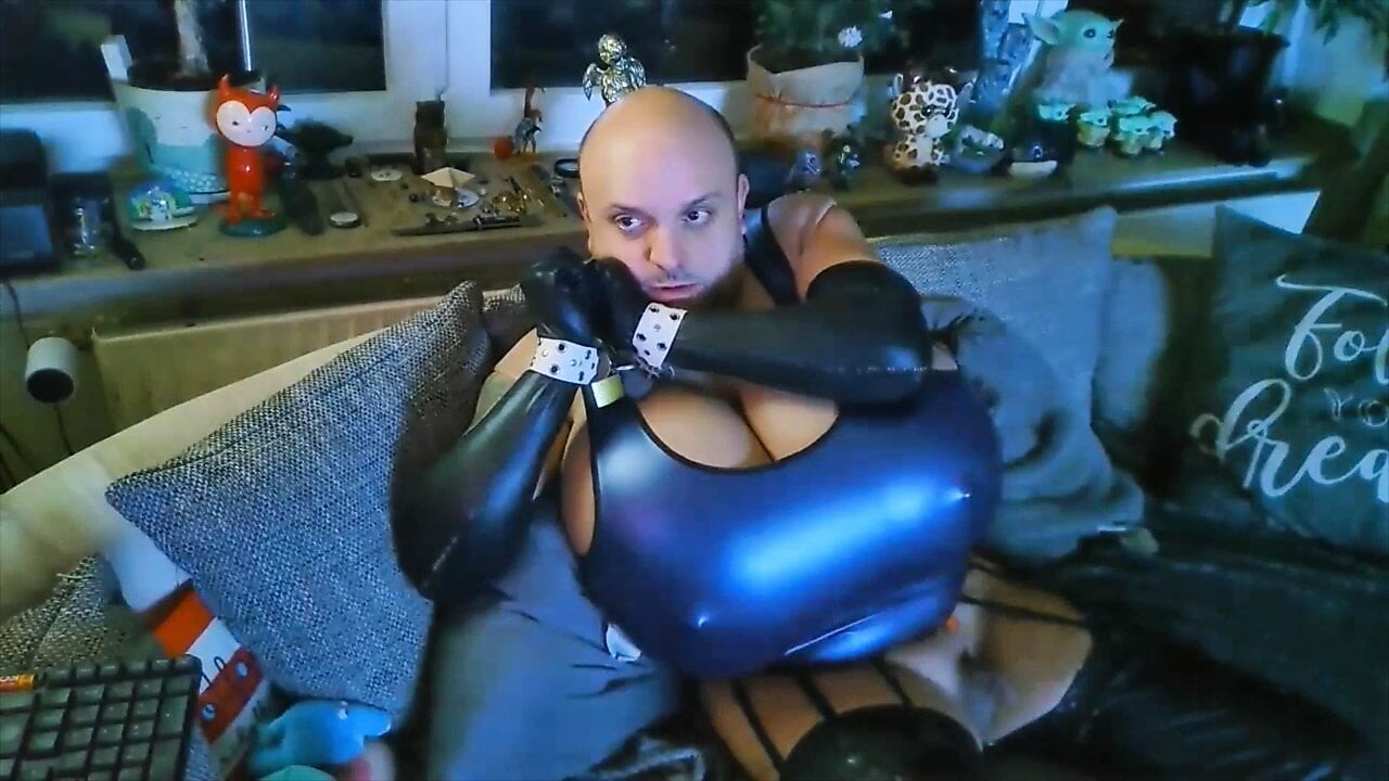 Bdsm kendini esaret anal işkence ile otomatik dev pompalanan yapay penis fincan z canavar dev memeler crossdresser kendine bağlı fetiş