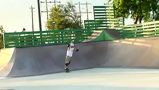 Sarışın seksi bir kızın tatlı ağzı için büyük büyük bir yarak