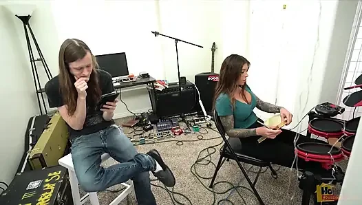 Seksi davulcu piliç anal seks ilham perisi oluyor