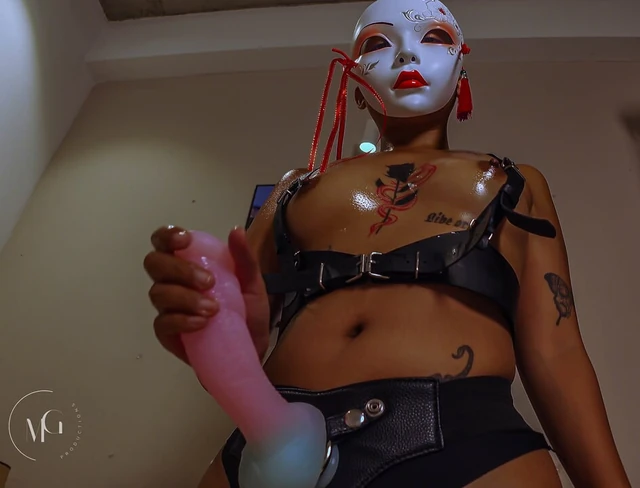 Настоящий первый раз трах страпоном от доминантной азиатской подруги