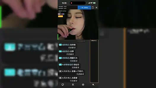 Öğretmenin canlı yayın, seksi azdırma ve hayran etkileşimi