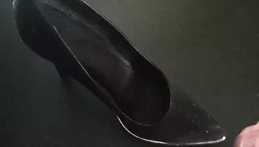 kız kardeşimin yüksek topuklu ayakkabıları