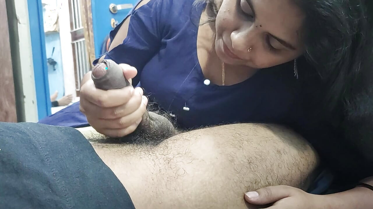 Bayan doktor hastaya sakso çekiyor ve seks yapıyorlar