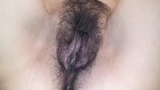 Japon orta yaşlı seksi kadın kıllı amını azgın bir adama oyuncaklarla tatmin ediyor