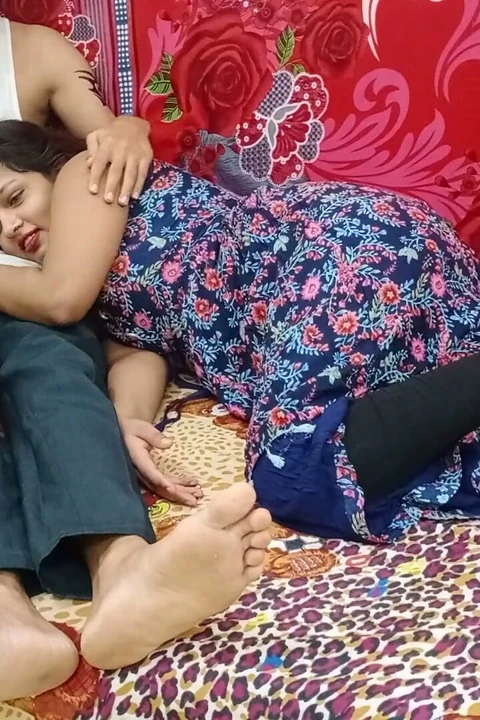Hintli kız Sarika 36d göğüsler ateşli sikişiyor