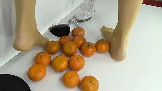 Naylon Çoraplarda Mandalini Eziyorum