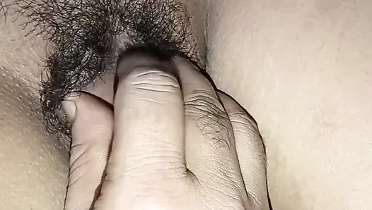 Desi Pooja Bhabhi Apni Chut Masajı