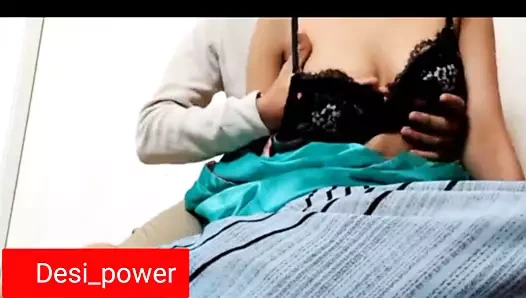 Padosan ne jabrjasti apni gand marwayi