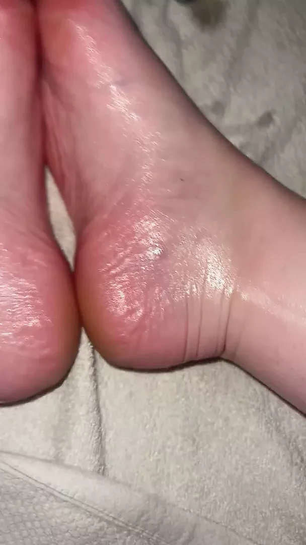 Шотландские ступни намазали маслом