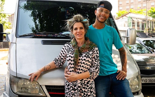 Büyük klitorisli nine minibüsümde götünü parçalıyor