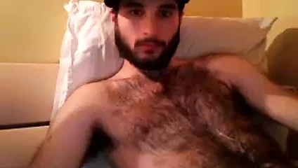 Kıllı göğüs dölle kaplı