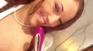 Seksi kız sıkı kedi ile oynuyor