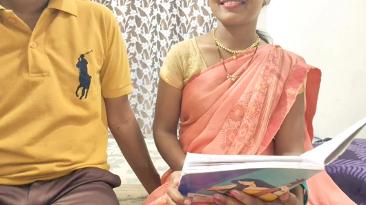 Hintli öğretmen evde sikiliyor - Hintçe ses, Hintli kız