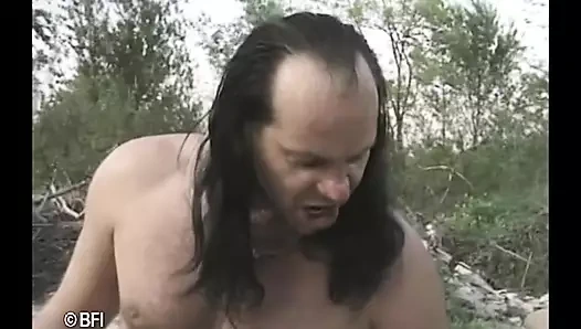 Yaşlı çalı kadın