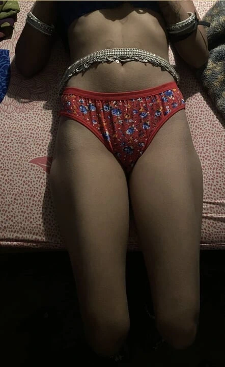 Desi üvey kız kardeşimi geceleri siktim (Hintçe)