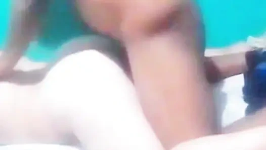 Tombul baldızımın lezzetli büyük götü yarağa biniyor