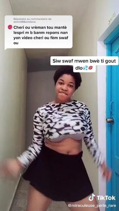 Une bonne salope en mini jupe