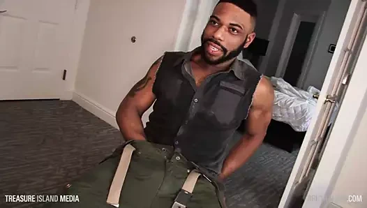 Kesilmemiş büyük yaraklı üst stokes onun şişman çük