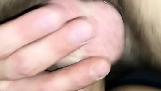 Kıllı kız arkadaş büyük bir horoz ile arkasından becerdin alır