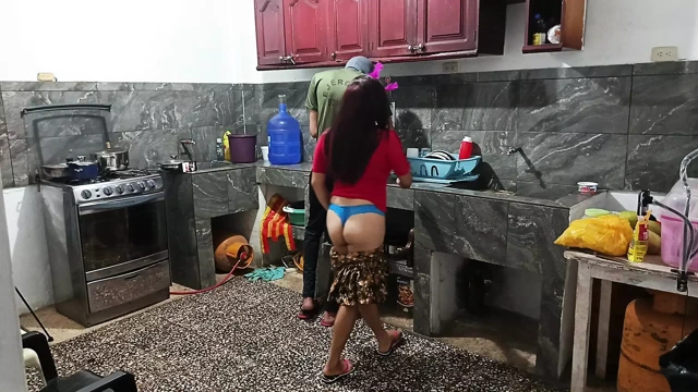 komşu oradayken her şeyi gösteriyor