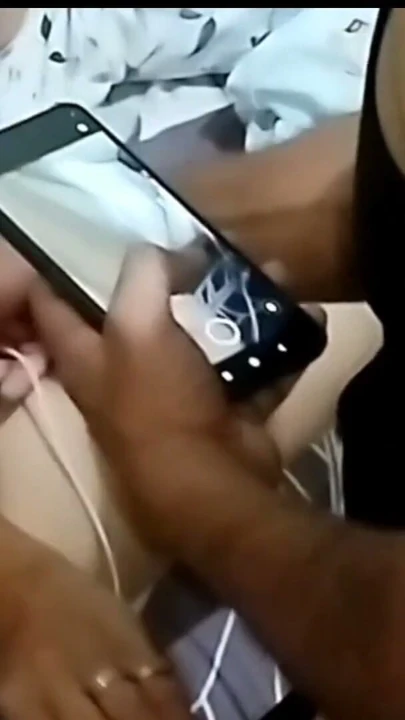 Karım kremsi amında vibratör denemek istiyor. Yeni deneyen gerçek ev yapımı çift iyi hissettiriyor | Klip 2