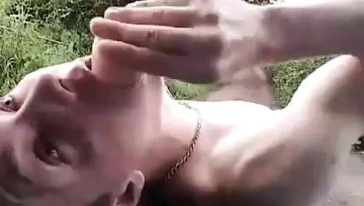 Hiçbir merhamet kendini boğazlama