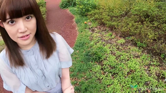 Nagisa katagiri Tokyo'da evler satıyor ve şimdi amatör çıplak bir model