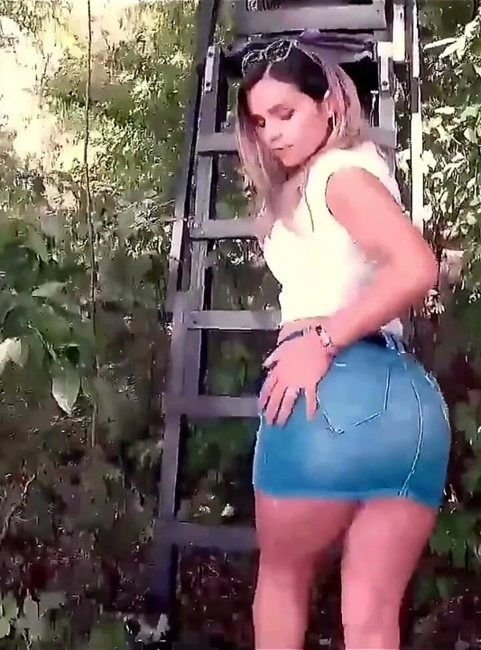Sexydea domaltmalı bakış açısı ormanda sikiliyor