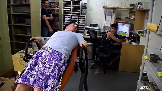 Arkadaşlar blinx ile sikişiyor