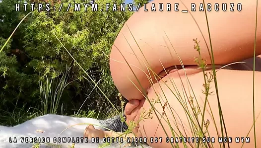 Je me gode en public dans un parc devant des voyeurs !