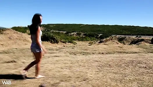 Sapphira kamera önünde işiyor