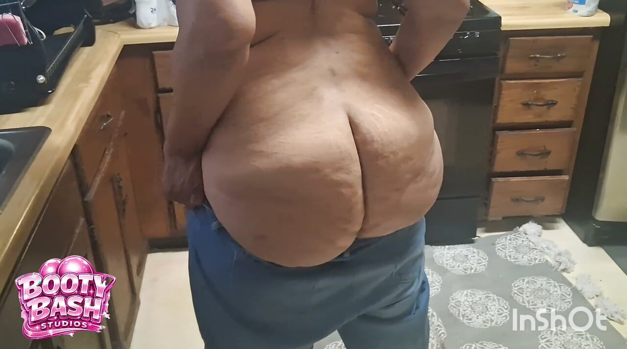 JAMAL ANAL KING FILMS ANAL QUEEN DAILY SO YOU CAN SEE HER PHAT JUICY ASS
