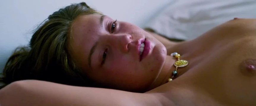 Adele exarchopoulos, gemma arterton - orpheline (2016)