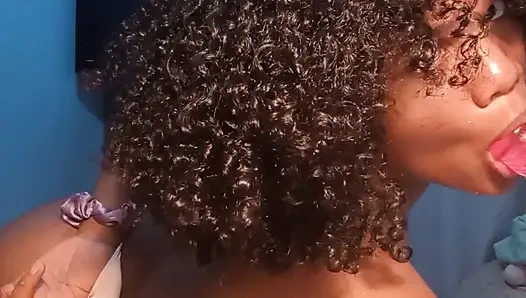 Ateşli hamile Hintli üvey anne kıllı vajinasına mastürbasyon yapıyor