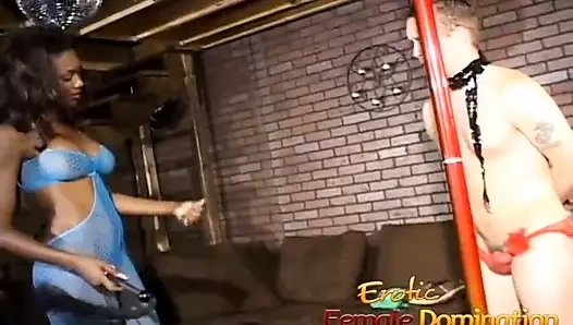 Sıcak striptizci nyomi banxxx cezalandırıyor bir gerçekten can sıkıcı müşteri