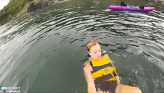 Yüzmeyenler için açık su kayık felaketi - lifejacket tarafından kurtarıldı