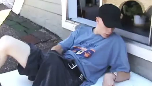 Shane çatıda dövdü