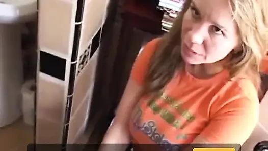 Bridgette Monroe minyonla kanepede sikişiyor