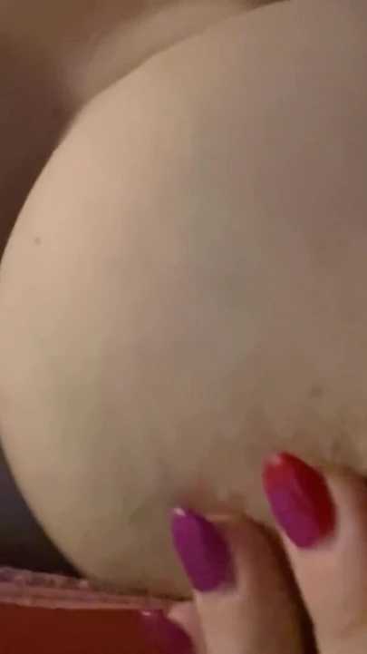 Büyük memeli hayran isteğimi ovuyor