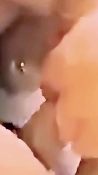 55 m fotoğrafçımın büyük yarağını emdim hepsini boğazıma alıyor ve mükemmel bir ev yapımı sakso çekiyor yakın çekim... | Klip 2