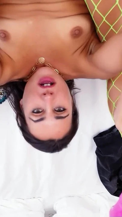 Эмоциональный момент из "GERMAN SCOUT - худенькая тинка Jenny Stella говорит о жестком анальном секс-кастинге в Берлине"