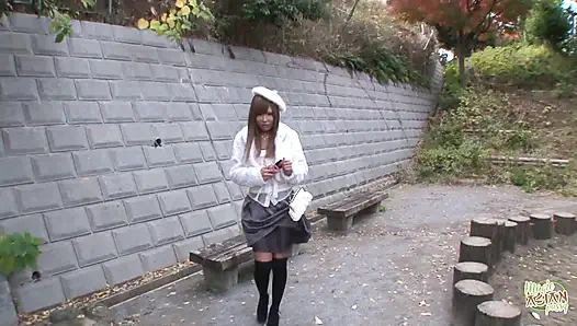 Arabada yarak emmek bu sevimli isteği daha fazla istiyor