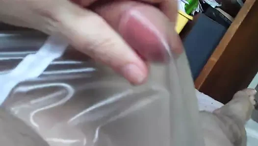 Plastik pantolonlu y önleri boşalıyor