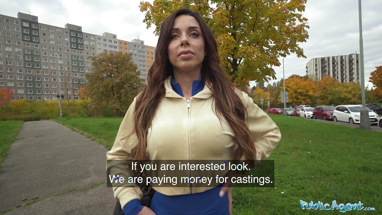 Kaslı fitness modeli spor salonumda sikiliyor - public agent