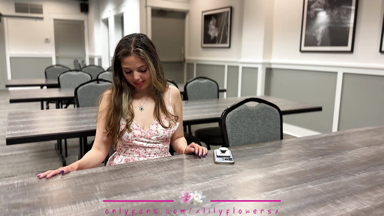 Yaramaz orta yaşlı seksi kadın üniversiteli xlilyflowersx testten önce aldatırken yakalanıyor ve geçmek için her şeyi yapıyor