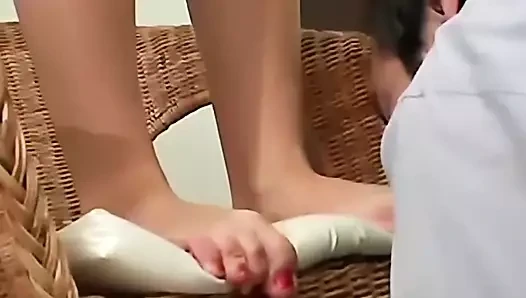 Femdom (ellerine bas)