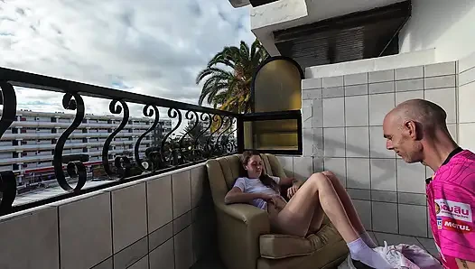 Açık havada balkonda amcık yalama